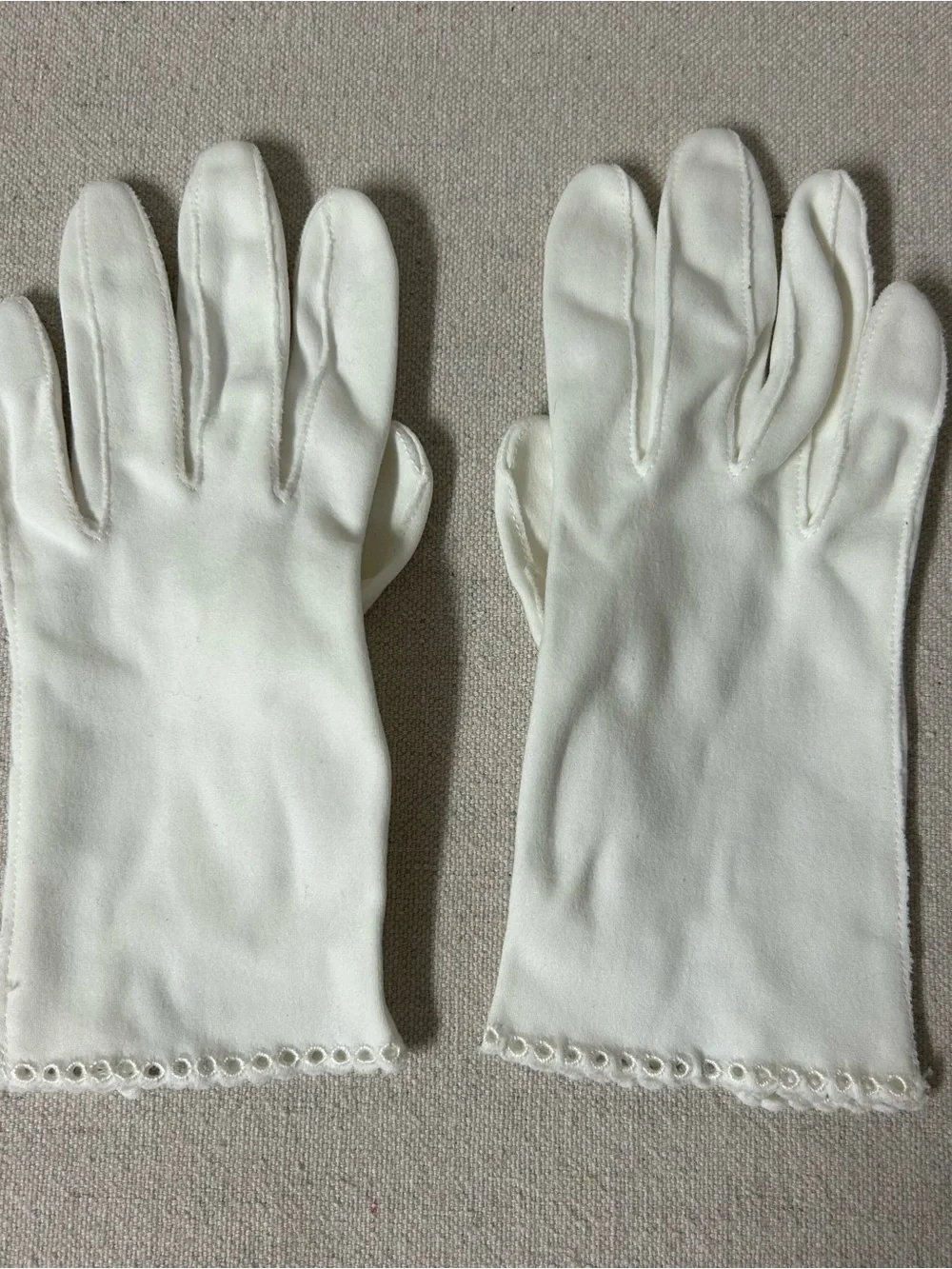 Vintage Aris Gloves Women’s 6.5 White 100% Cotton Embroidered Wrist Length